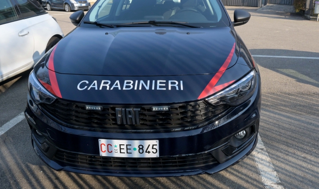 Punta il coltello contro la cassiera: rapina in panetteria a Somma
