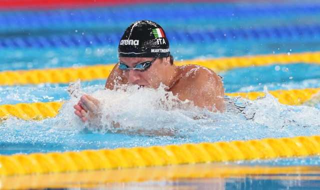 Nicolò Martinenghi in gara a Doha (foto Ali Haider/EPA)