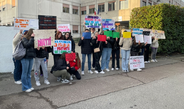 Saronno, nuova protesta degli studenti dello Zappa