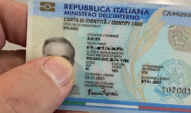 Ufficio anagrafe sempre affollato e si allungano i tempi per rinnovare la carta di identità