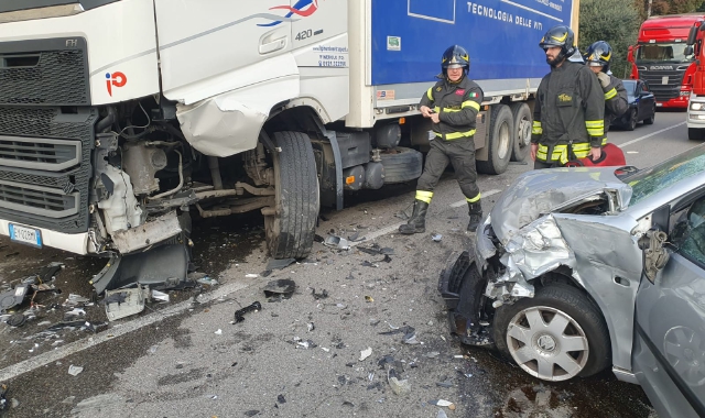 Auto contro Tir a Travedona: donna ferita