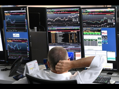 Borsa: Milano in rialzo dell'1%, volano Tenaris e Stm