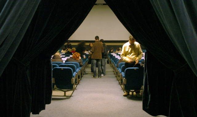 Il Teatro Manzoni a Busto Arsizio (Foto Archivio)