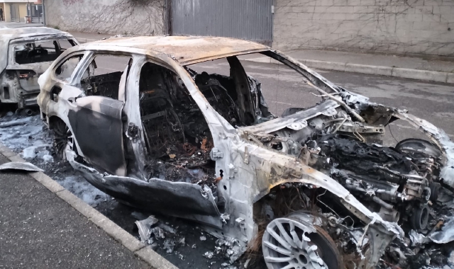Auto bruciate a Busto e Legnano: c’è un legame?