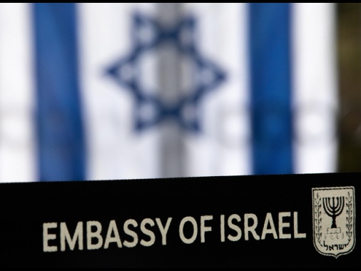 Si dà fuoco davanti ambasciata Israele, morto militare Usa