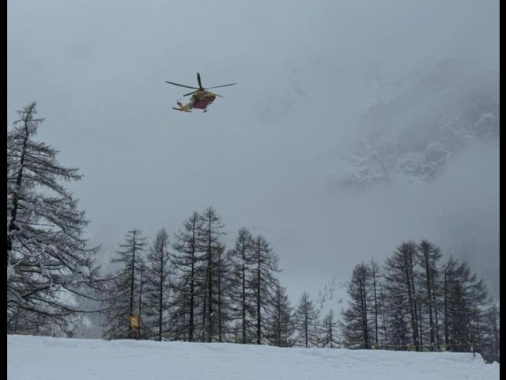 Cade da un salto di roccia, morto sciatore a Courmayeur