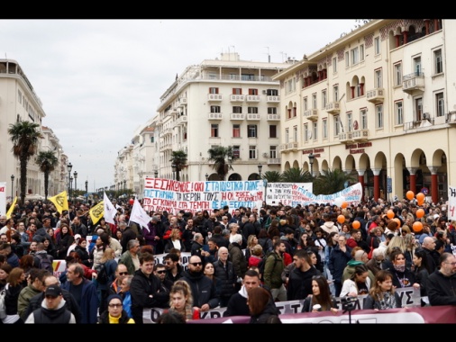 Grecia: più di 20mila persone riunite ad Atene per Tebi