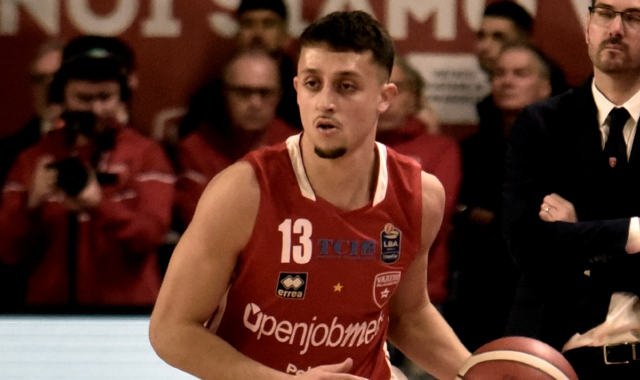 Matteo Librizzi durante la sfida contro la Virtus Bologna