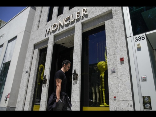 Moncler mette a segno nel 2023 ricavi vicini ai 3 miliardi