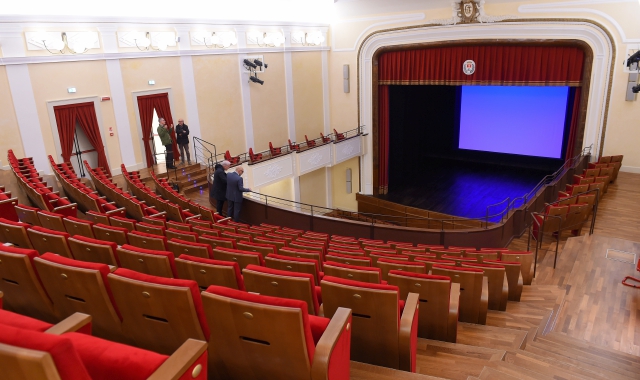 Il teatro Tirinnanzi a Legnano (Foto Archivio)