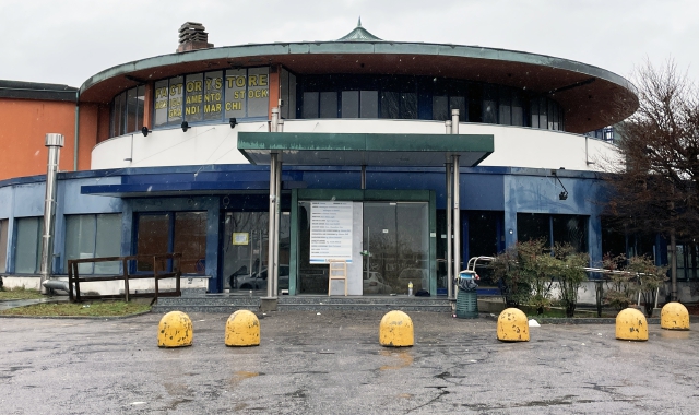 L’ingresso della Rotonda di Saronno che sorge nei pressi dello svincolo dell’autostrada A9: venne realizzata all’inizio degli anni Settanta (Foto Blitz)
