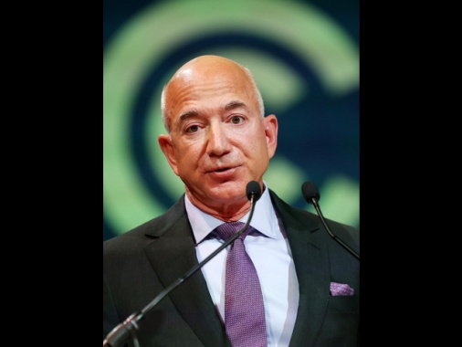 Bezos supera Musk e ridiventa l'uomo più ricco del mondo