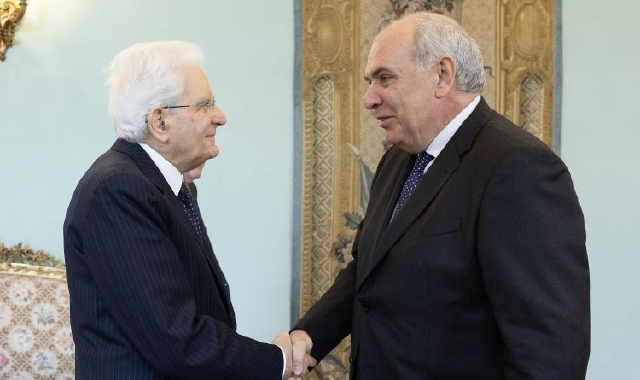Il presidente della Repubblica, Sergio Mattarella, con il “numero uno” di Casagit, Gianfranco Giuliani