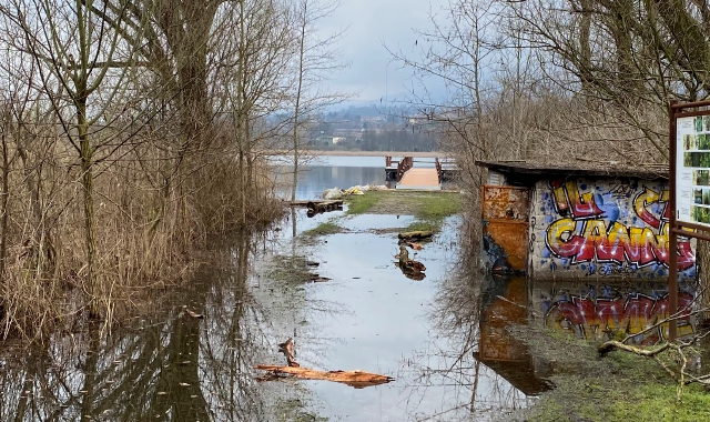 Varese, lago alto: porticciolo irraggiungibile