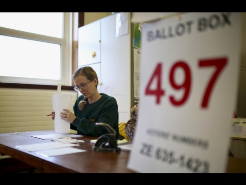 Irlanda boccia referendum per Costituzione 'meno sessista'
