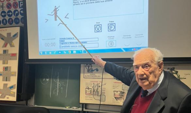 Insegna ancora a guidare a 101 anni