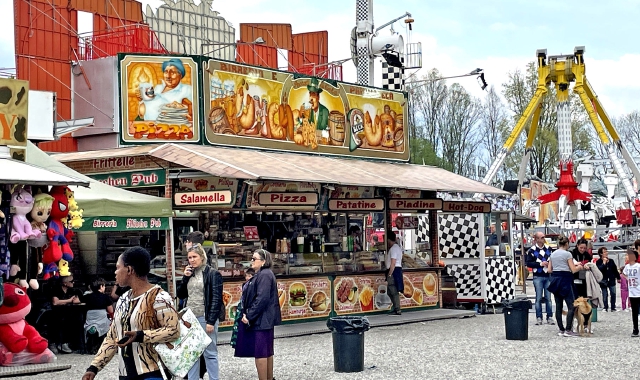 In altoil Luna Parkalla Schirannadel 2023e a sinistrapubblicoa una garadi canottaggioa pochi metrida piazzale Roma: chi vive nell’areateme che la primaveraportia un afflussoeccessivodi persone