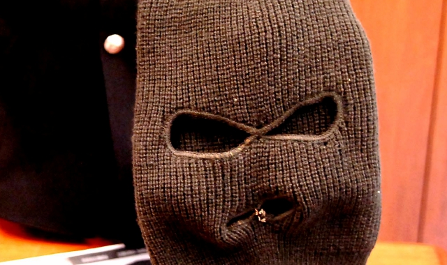 L’uomo ha agito con il volto coperto da un passamontagna (foto Archivio)