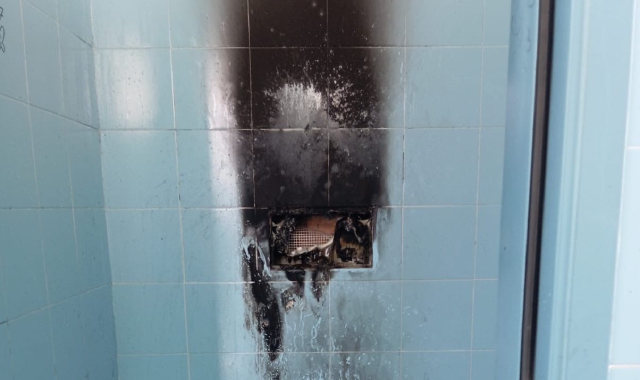 Danno fuoco al bagno della scuola, paura al Riva di Saronno
