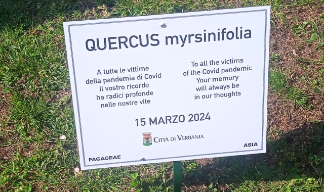 La targa posizionata a Villa Taranto