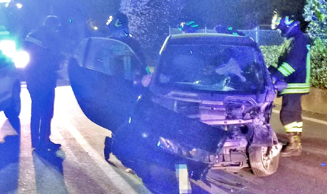 Con l’auto contro il muro: gravi due ventunenni