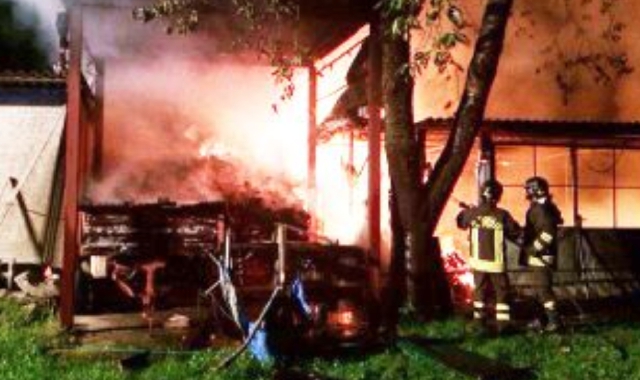 L’imputato appiccò l’incendio alla legnaia dell’abitazione dei suoi padroni di casa, nonché vicini, per una lite sull’affitto (foto Archivio)