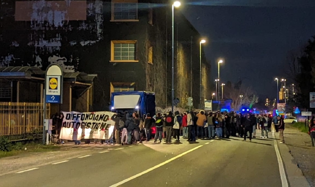 Saronno: anarchici in corteo, occupata l’ex Lazzaroni