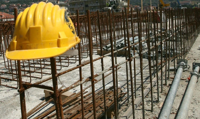 Morto nel Luinese, sospetti sul cantiere