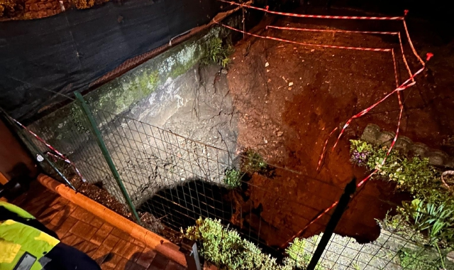 Voragine in strada a Gavirate: famiglia evacuata e ospitata in parrocchia