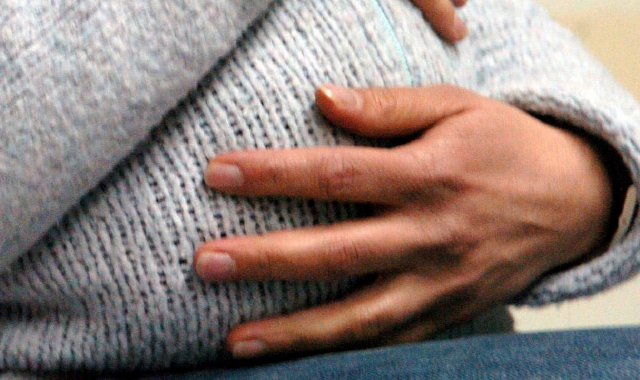 Schiaffi, insulti e colpo in pancia alla moglie incinta: chiesti 12 anni