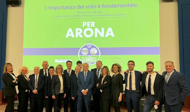 Foto di gruppo per i candidati della lista