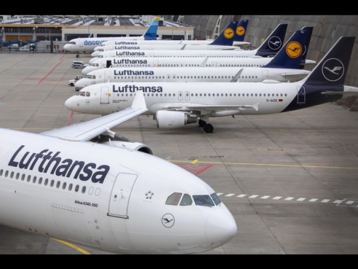 Lufthansa sospende i voli da e per Teheran