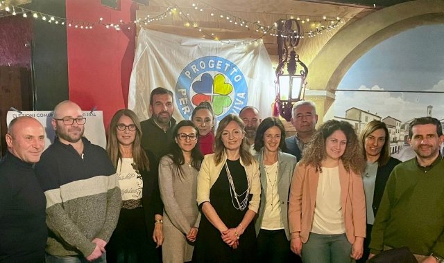 Fabiana Ermoni con i dodici candidati della lista