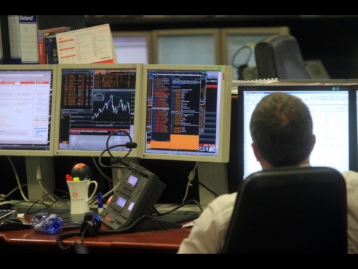 Borsa: Milano chiude in calo, -0,96%