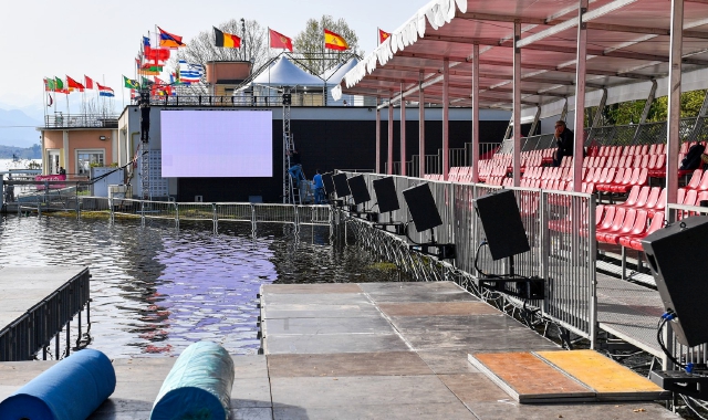 La tribuna allestita alla Schiranna