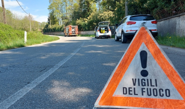 Una delle auto andate in fiamme