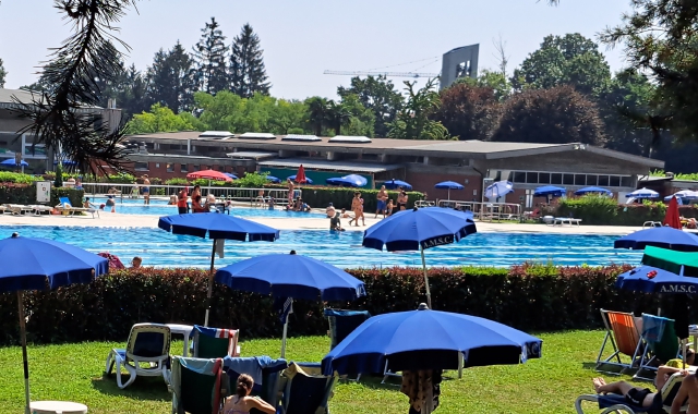 Gallarate beach: sabbia, ombrelloni e pallavolo
