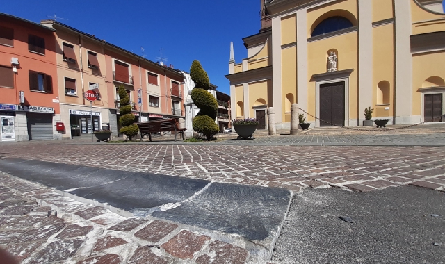 Pavimentazione sempre più rovinata, parcheggi selvaggi e sicurezza, tante le richieste da piazza San Giulio. E l’episodio dell’altra sera contribuisce a far crescere la preoccupazione