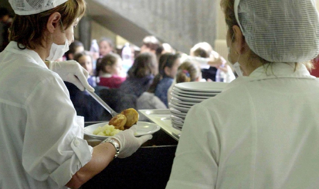 Busto, mensa scolastica troppa cara: disdetta di massa
