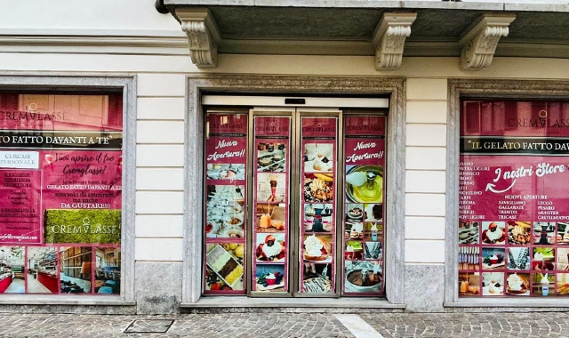 Cambio di offerta in piazzetta Guenzati (Foto Redazione)