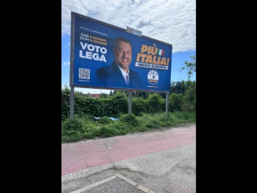 Lega conferma all'unanimità simbolo con Salvini per le Europee