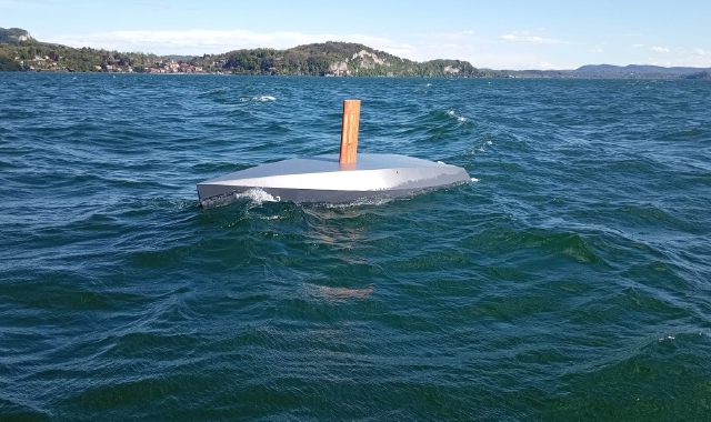 Barca a vela si rovescia nel Lago Maggiore