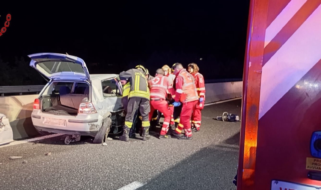 Busto, schianto sull’A8: uomo intrappolato nell’abitacolo