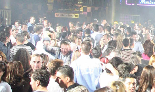 Malore in discoteca: grave 68enne