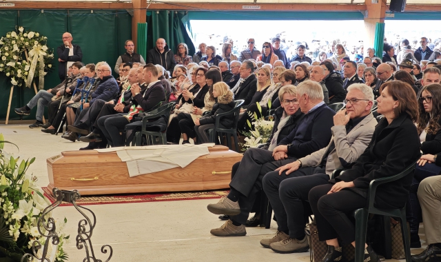 Cavaria, folla per l’addio a don Fiorenzo Mina