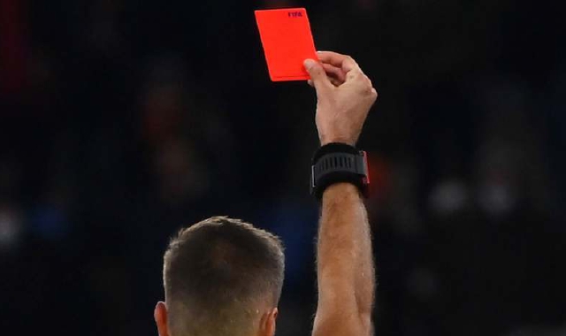 Il cartellino rosso caccia i giocatori dalle partite. Per i varesini, invece, è l’ultimo avviso prima di una salata multa