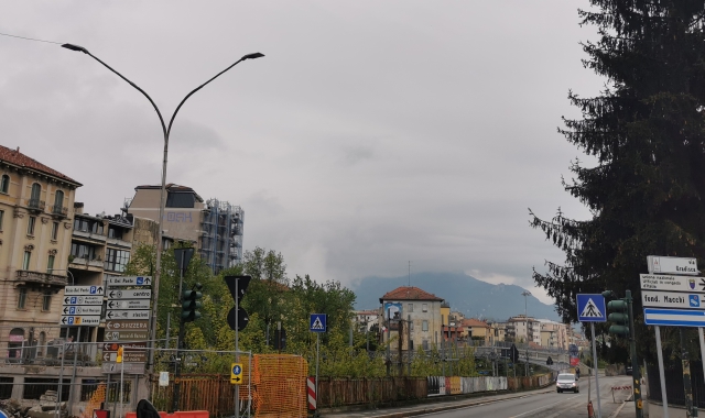 Il cielo oggi, sabato 27 aprile, sopra Varese