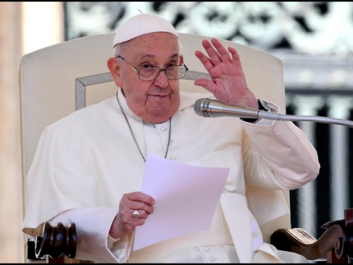 Il Papa lascia il Vaticano, in volo verso Venezia