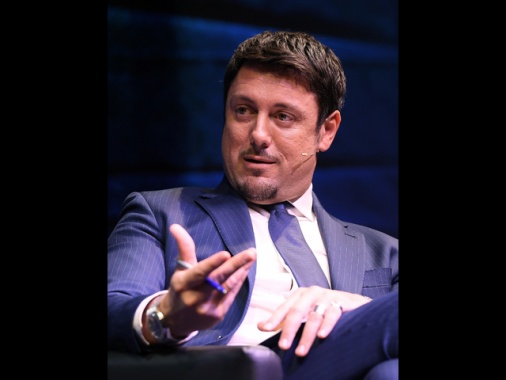 Uomini vicino all'auto di Giambruno, 'inchiesta sugli 007'