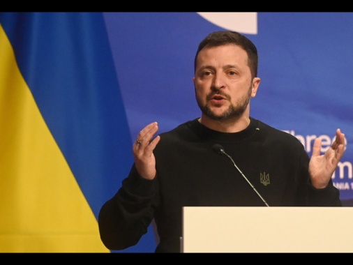 Zelensky, 'importante che l'invio di armi sia più rapido'